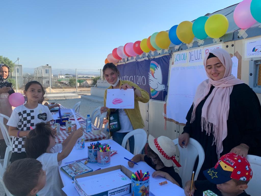 Une oasis de paix et d’amitié pour les migrants à Chypre : dîner à la Tente de l’Amitié, école de la paix, visites culturelles et école d’anglais pour les mineurs